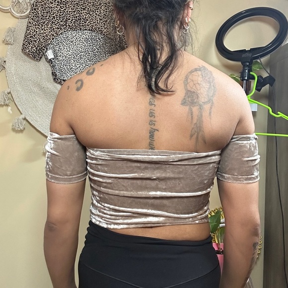 Forever21 off the shoulder crop top - Picture 2 of 4